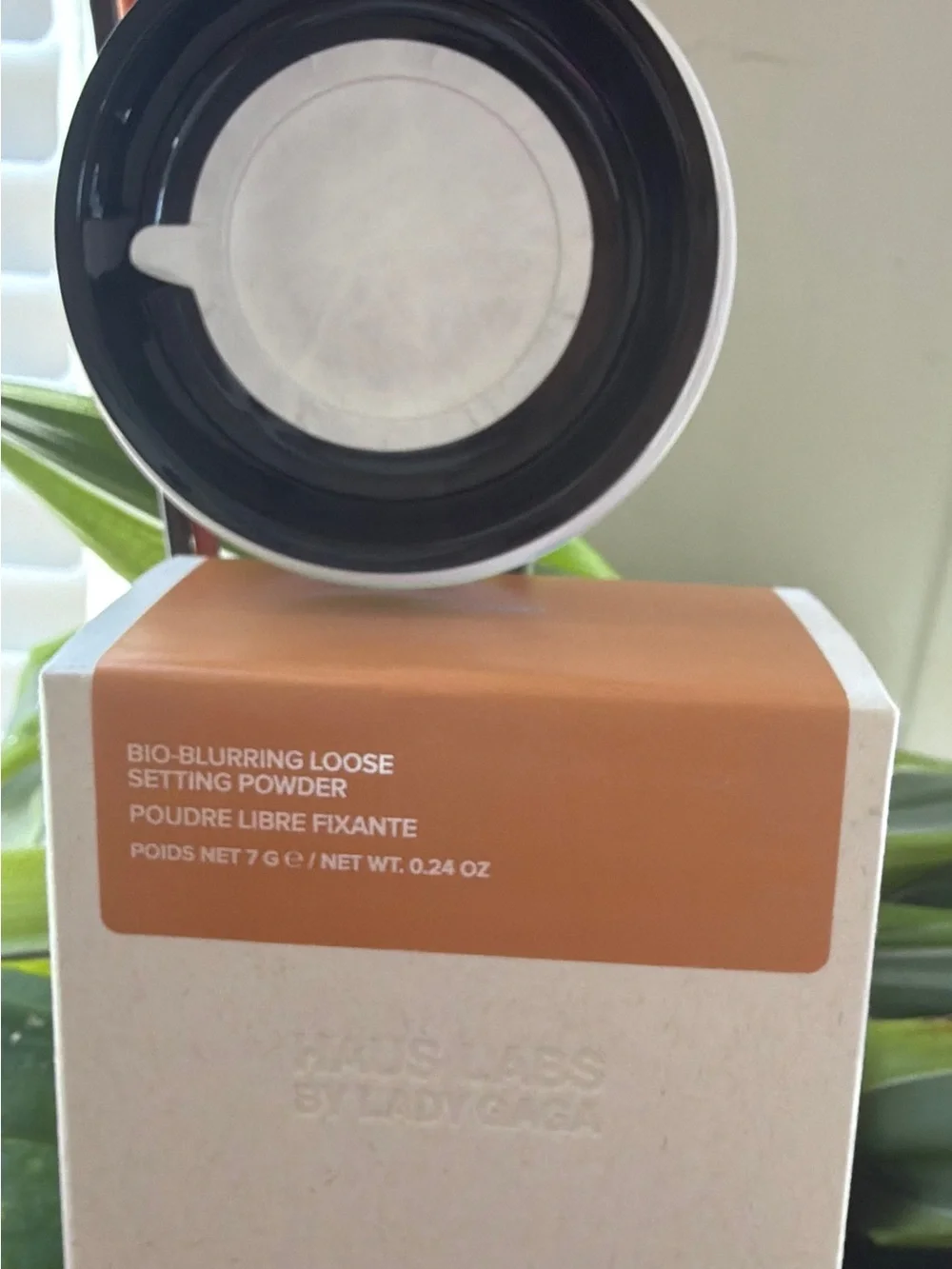 Haus Labs By Lady Gaga Bio-Blurring Loose Setting Powder, DEEP HONEY/ Cream Jar